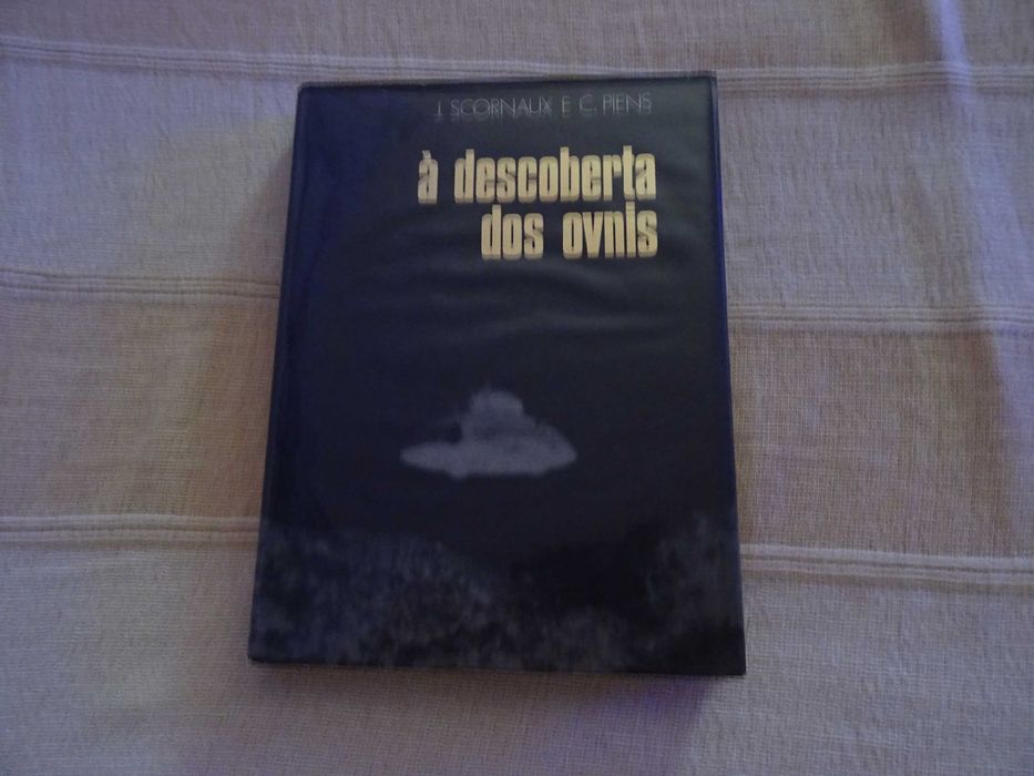Livros Cultura Geral: Papa João Paulo II; O Pesadelo; Novela; Aí Estão Eles; Ovnis; Uma Aventura Em Macau de Ana Maria Magalhães e Isabel Alçada