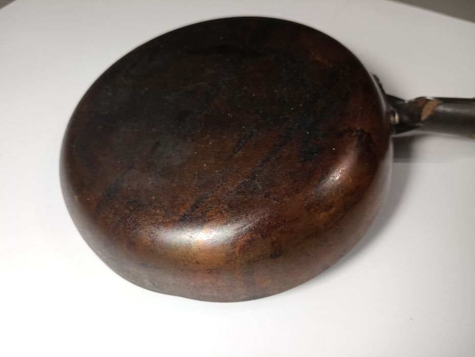 Stara miedziana patelnia
