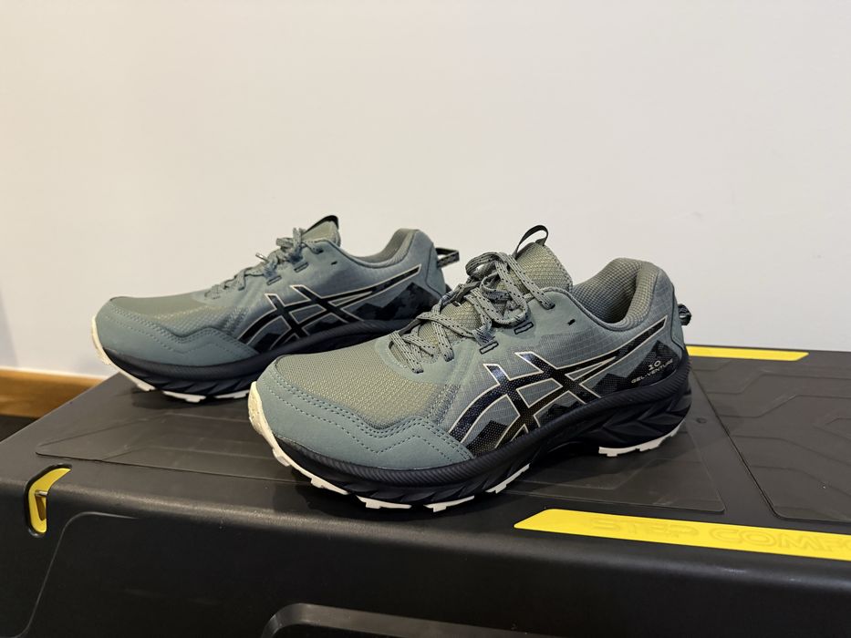 2 pares de tenis novos. Asics e adidas