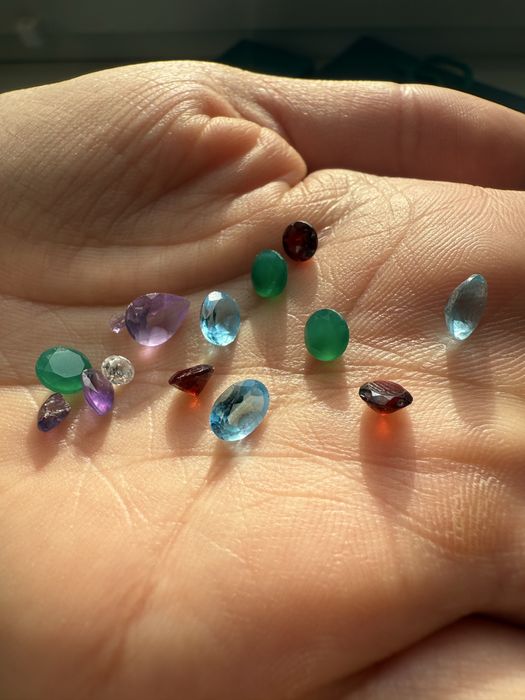 Драгоценные камни бриллианты 14 шт для  украшений в кольца и серьги