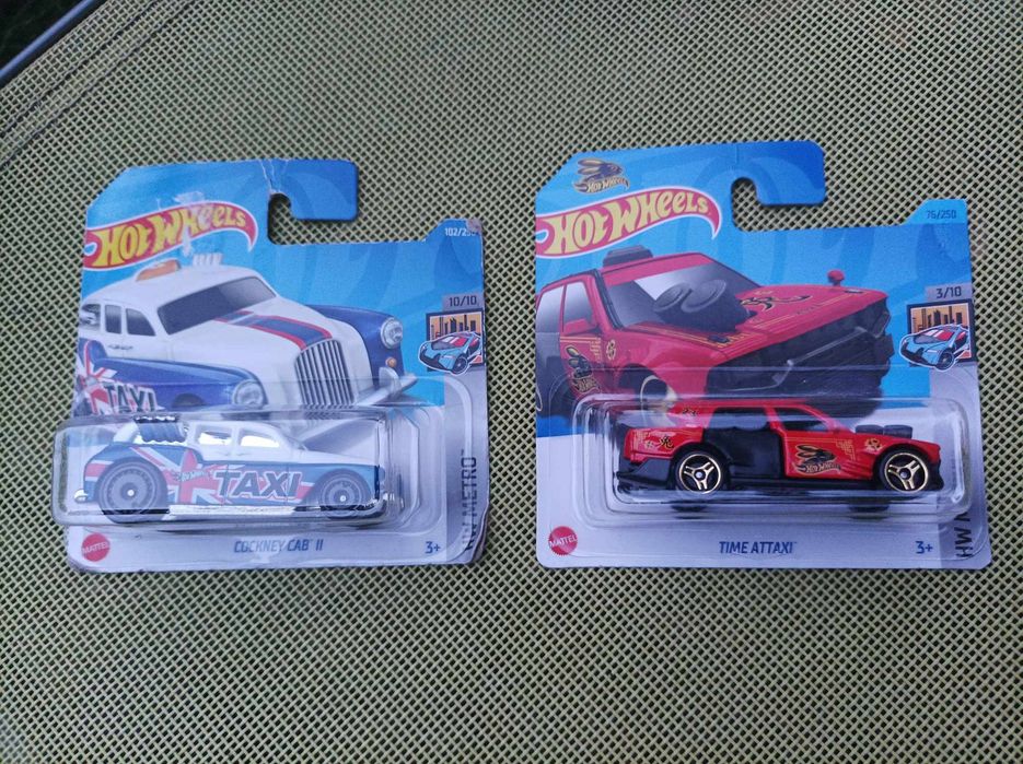 2 modele Future Taxi od Hot Wheels