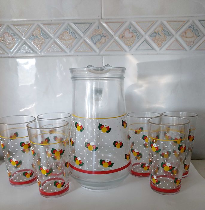 Conjunto de jarros e copos
