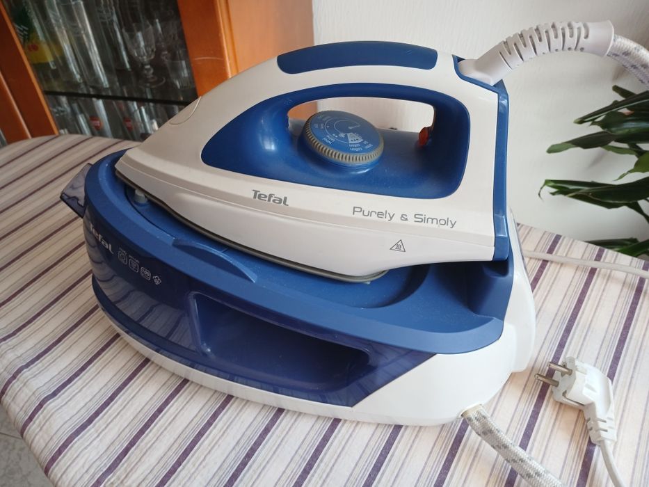 Ferro com caldeira marca Tefal