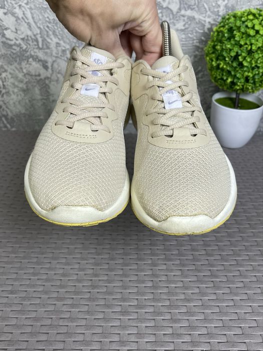 Nike Revolution 6 кроссовки 41 размер женские беговые бежевые