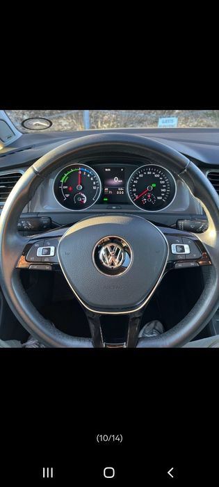 Продам E-Golf 2016 року.