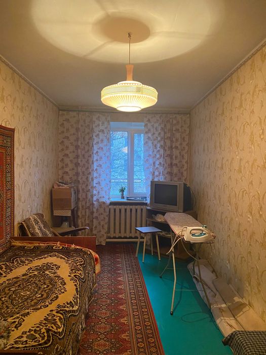 Продам 3к\кв в Центре города.В хорошем,жилом состоянии.Этаж 1\5.