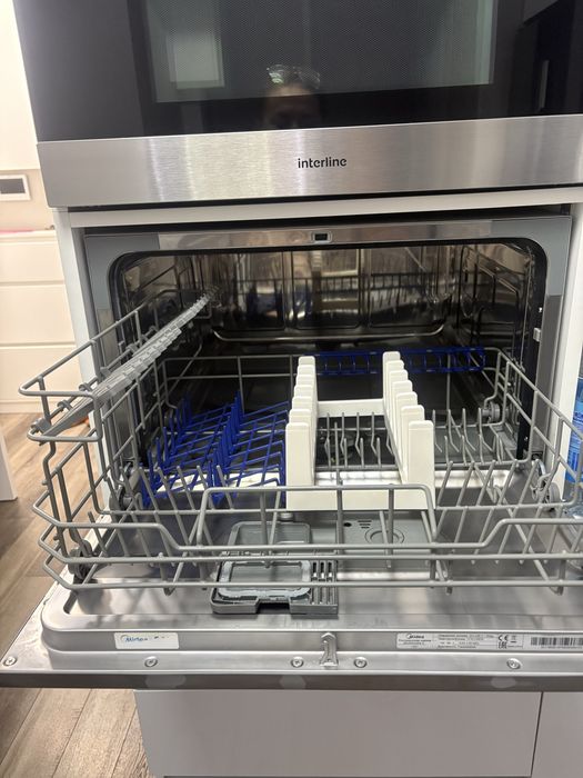 Посудомийна машина компактна  Midea MCFD55320S-C.
