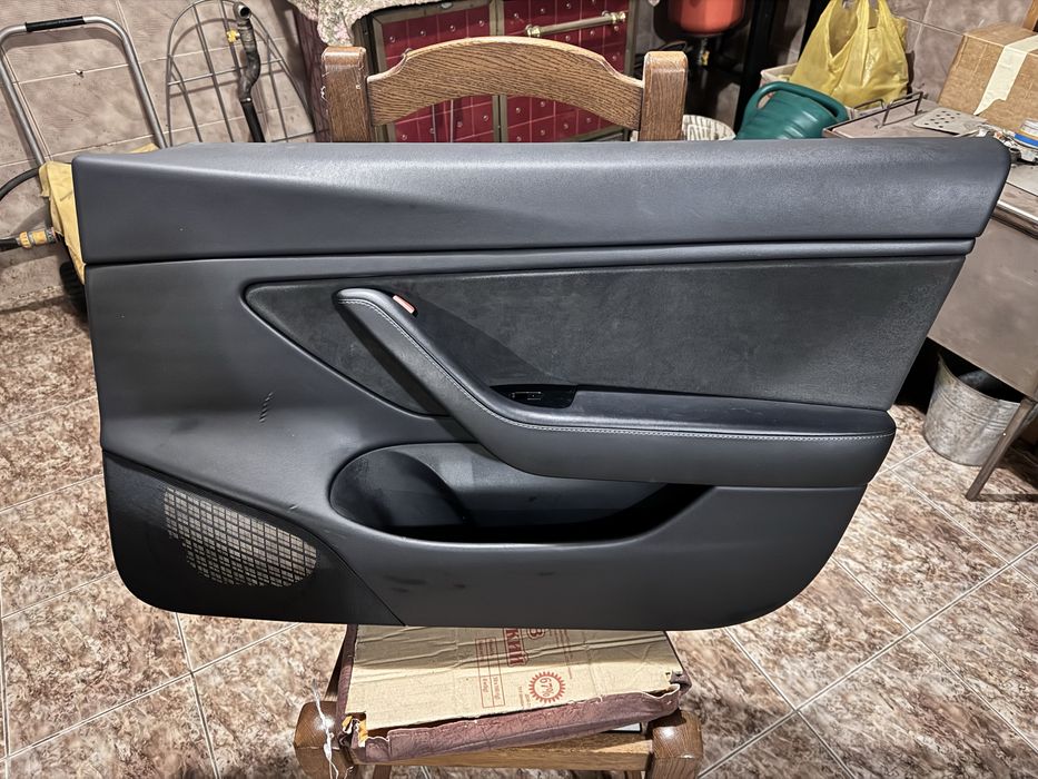 Дверні карти на Tesla model 3 дорест (2018-2021)