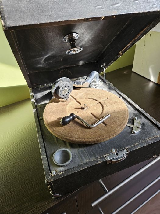 Gramofon walizkowy Supraphon
