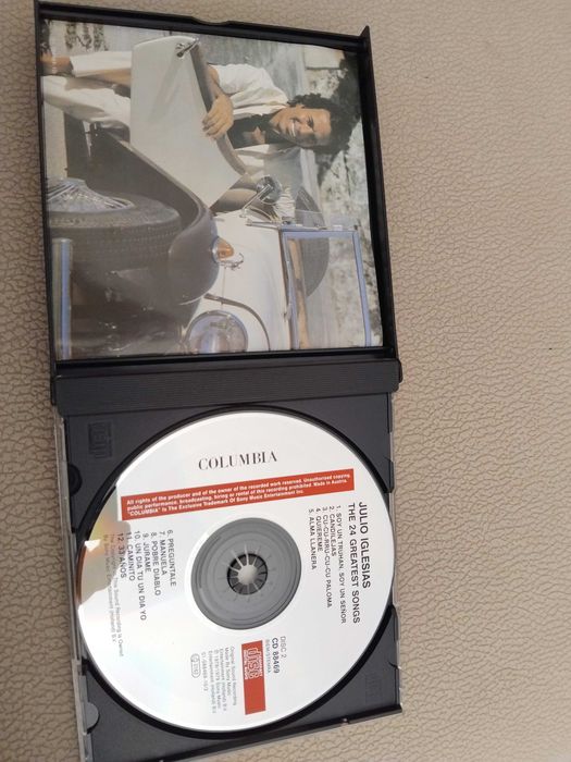 Caixa com 2 cds  do Júlio Inglesias