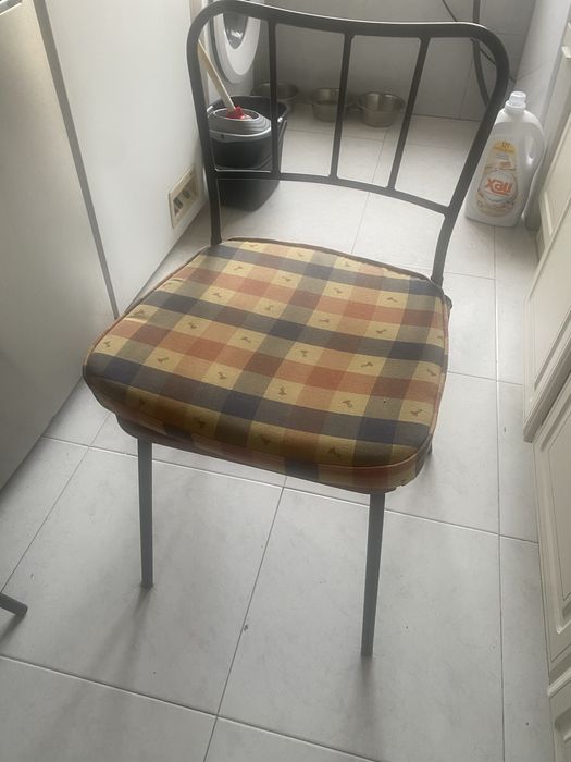 Mesa de cozinha e 4 cadeiras