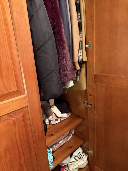 Roupeiro de cerejeira