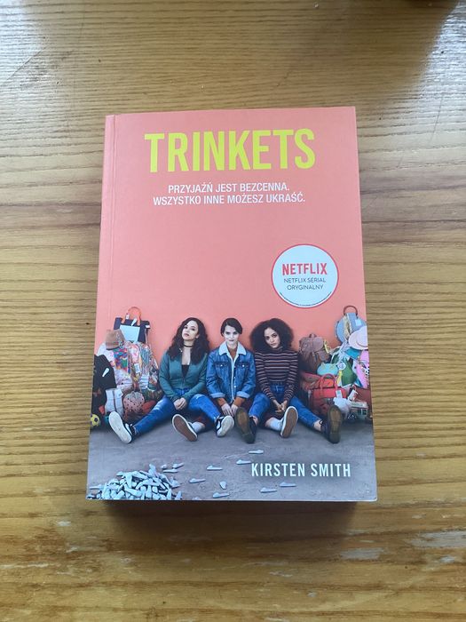 Trinkets - Kirsten Smith