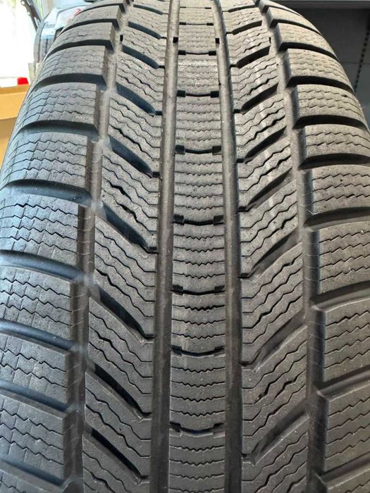 Зимові шини CONTINENTAL 235 60 R18