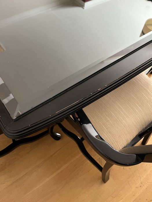 Conjunto de mesa e cadeiras estilo arte nova em preto