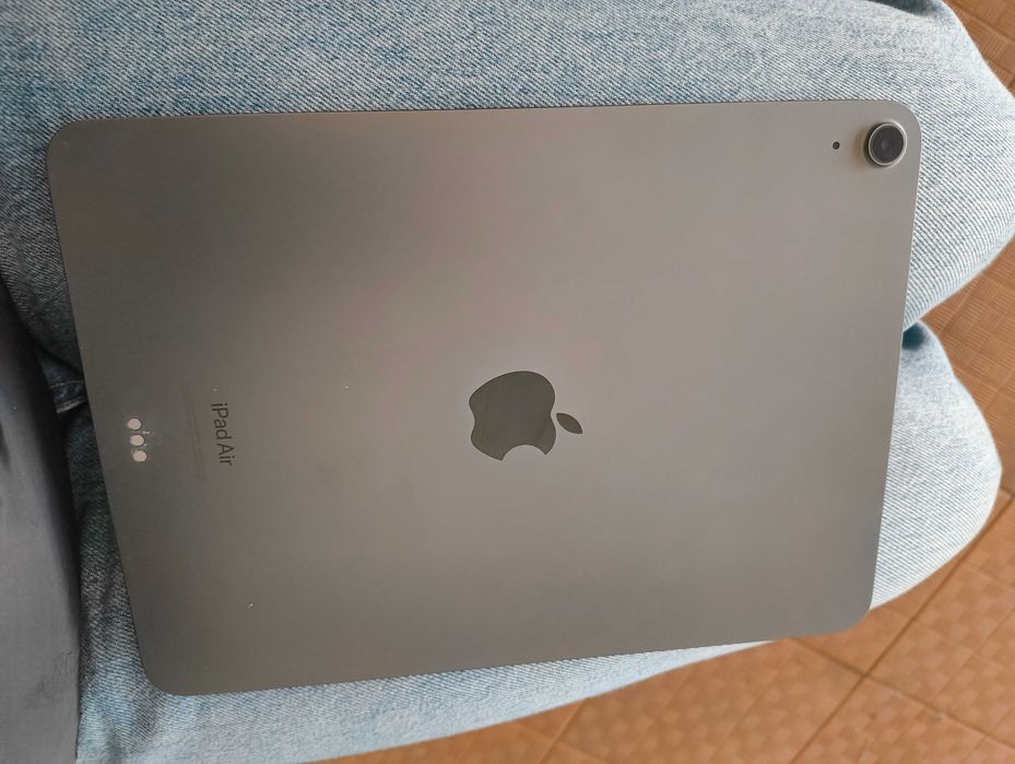 iPad Air 5 - 256GB Cinzento Espacial
