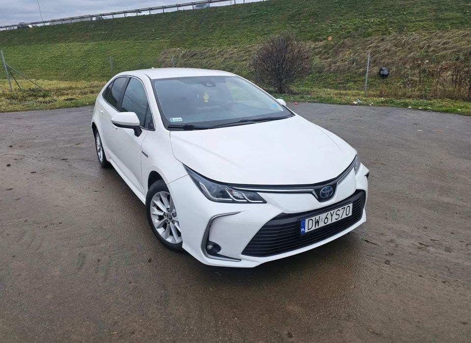 Toyota Corolla 1.8 Hybryda Faktura Vat zadbana po dużym serwisie