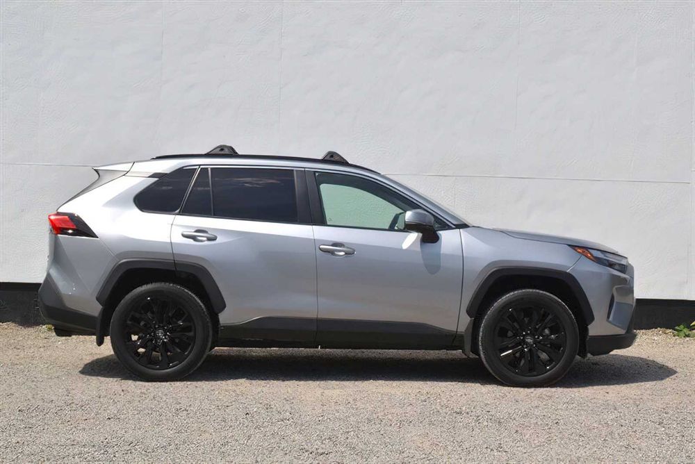 Toyota RAV4 XLE Premium      2024