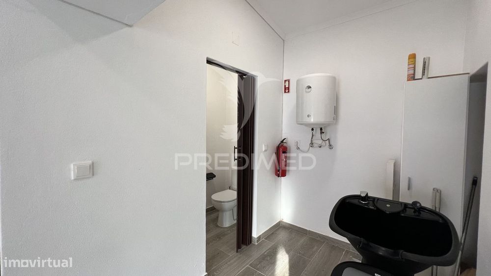 Moradia T1 com Espaço Comercial Remodelado em Albernoa