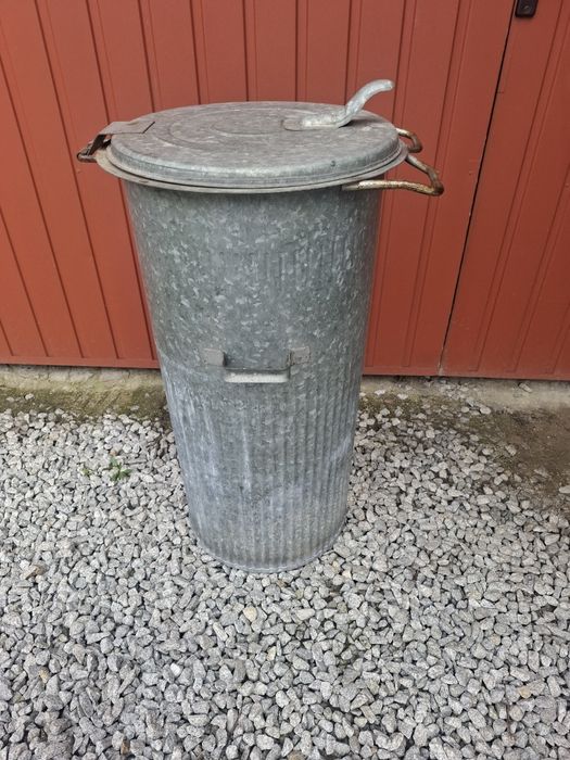 Kosz kubeł metalowy na śmieci