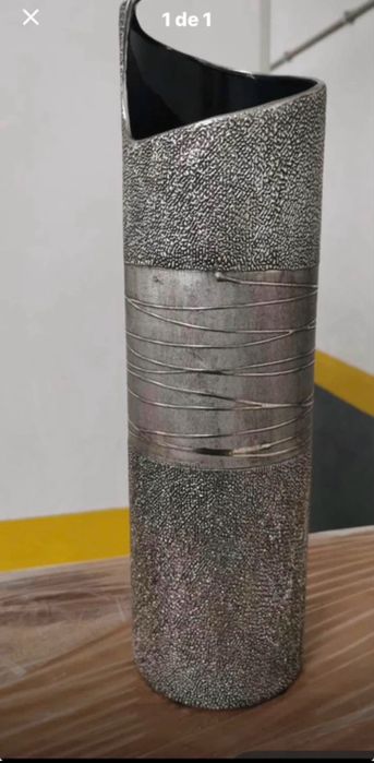 Vaso decorativo em metal