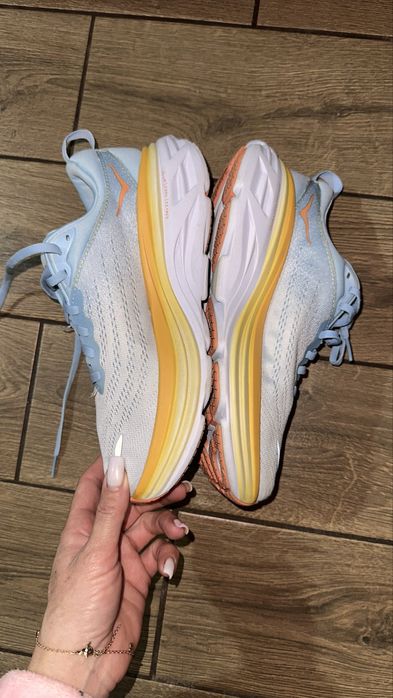 Продам кросівки Hoka 40