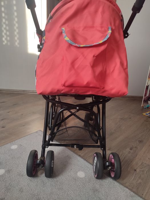 Дитяча прогулянкова коляска