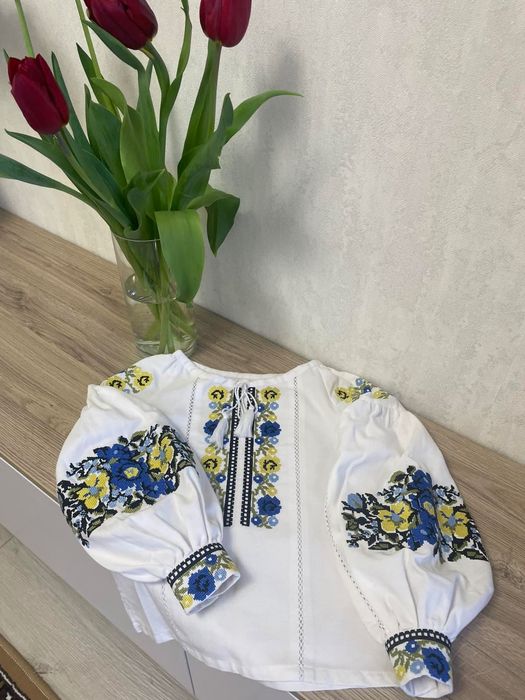 Дитяча вишиванка з натуральної тканини