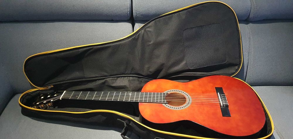 Gitara ever play z pokrowcem i stroikiem strun.