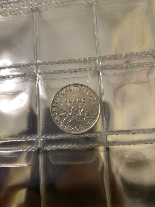 Moeda francesa em bom estado