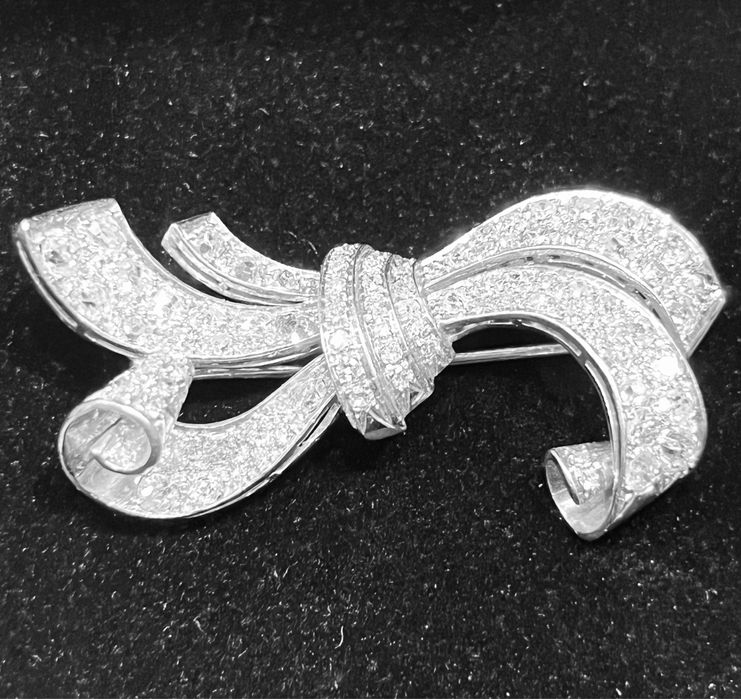 Broszka platynowa z brylantami Art-deco