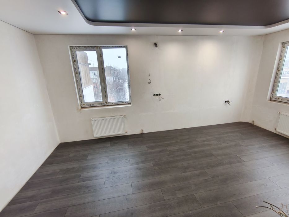 Простора 2 кімнатна квартира з ремонтом район Д