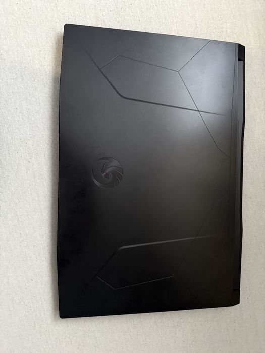 Laptop MSI Bravo 17 D7V