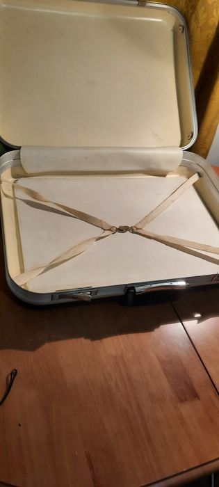 Чемодан - дипломат. 400грн. .