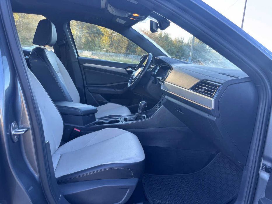 Volkswagen Jetta R-Line      2019