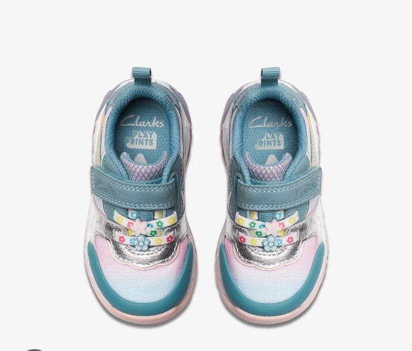 продам кроссовки детские  Clarks 24  р