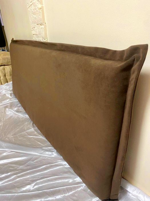 М'яка спинка ліжка,узголівя,подушка,накладка,матрац, сидіння,сідушка.