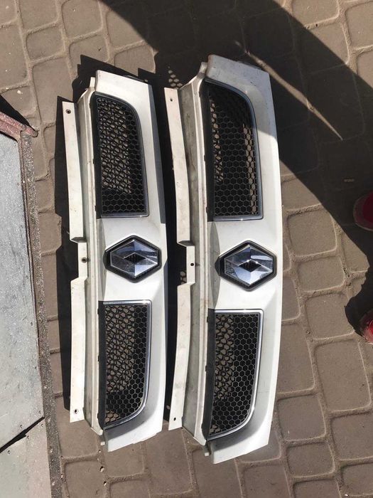 Решітка Renault Trafic