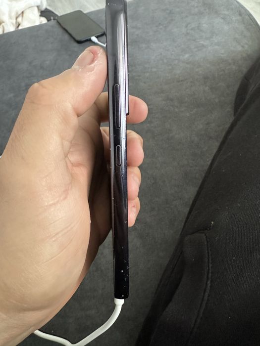 Samsung     S22.