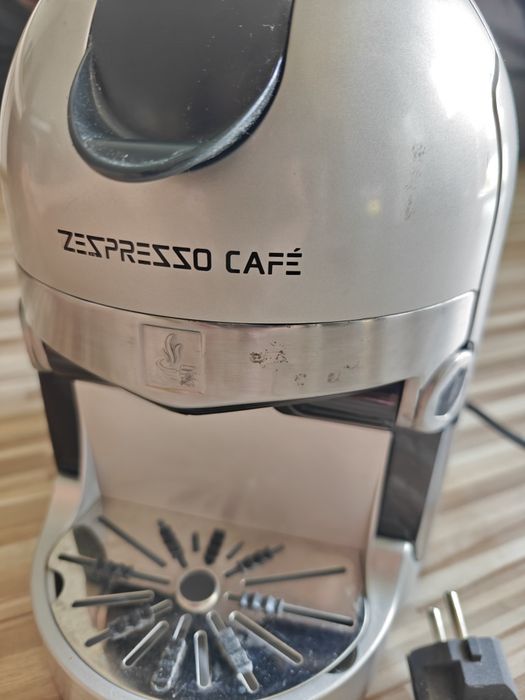 Ekspres do kawy kapsułkowy na kapsułki zespresso