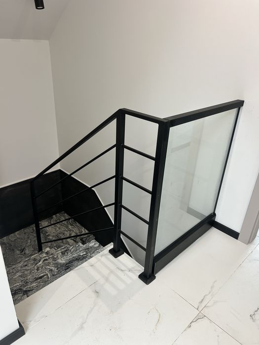 Balustrady szklane kabiny prysznicowe lustra