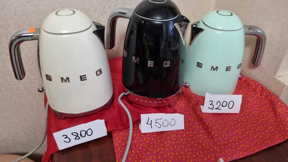 Електричний чайник Smeg  бd в ідеальному стані  2400 -3700гр ( Англія)