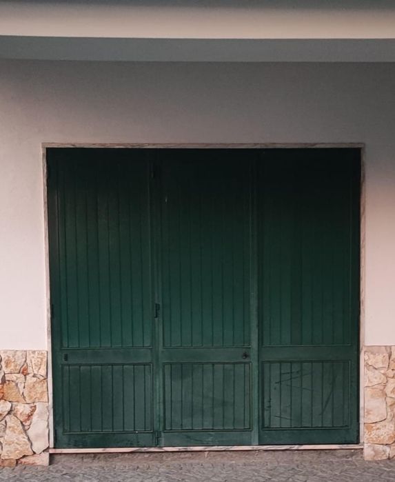 Janela alumínio e portada