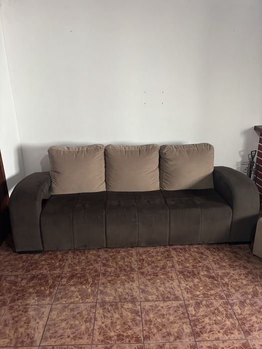 Sofá e poltrona 3+1 e 2 bancos