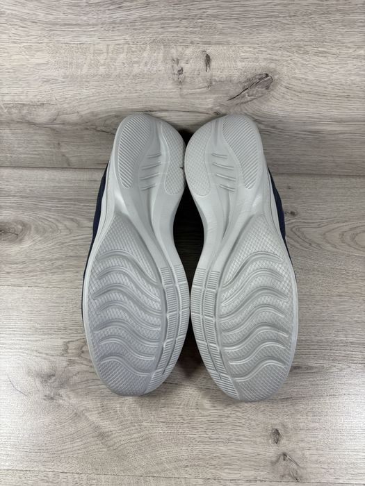Diadora чоловічі кросівки 44.5 розмір