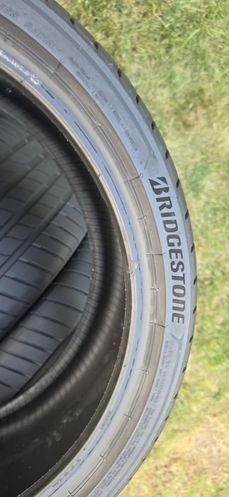 245/35/19. 265/30/19 Bridgestone lato