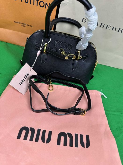 Komplet Torebka damska Miu Miu biznesowa nappa Aventure czarna kuferek