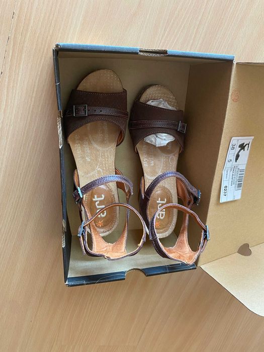 Sandálias ART  castanhas