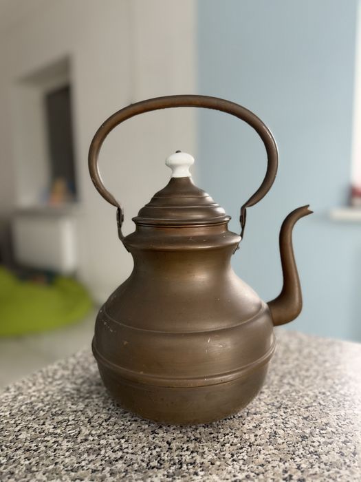 Медный огромный чайник