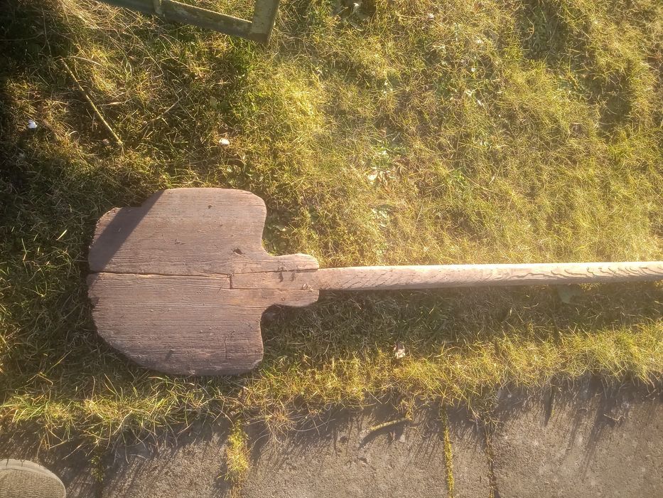 Stara drewniana łopata